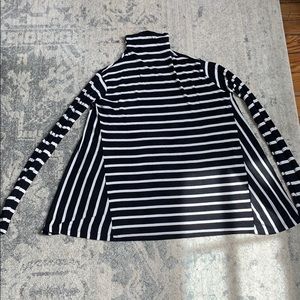 ZARA - black & white striped turtle neck- SMALL